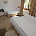 Buzas Pince Vendeghaz 3*
