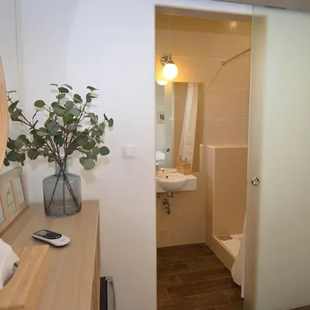 Buzas Pince Vendeghaz 3* Ecséd