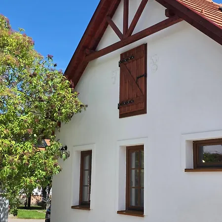 Konukevi Buzas Pince Vendeghaz Ecséd