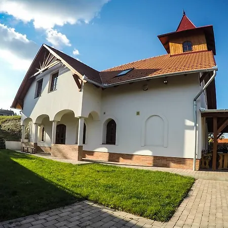 Buzas Pince Vendeghaz *