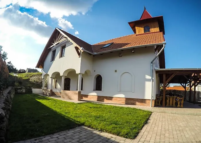 Buzás Pince 3*